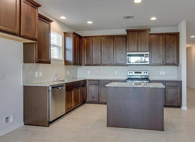 Building Photo - 240 La Escalera Dr