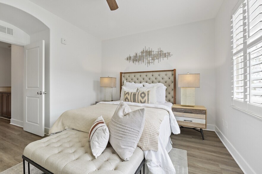 Building Photo - 44 Muller Pl