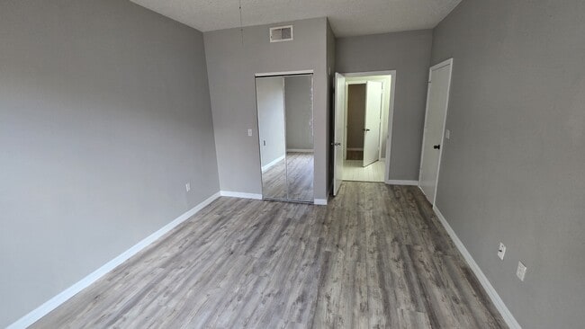 Building Photo - 5572 Metrowest Blvd