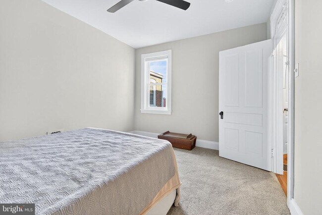 Building Photo - 624 St Joseph St