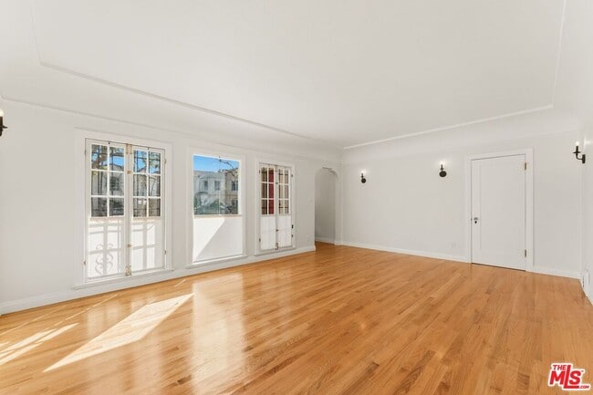 Building Photo - 125 N Orange Dr