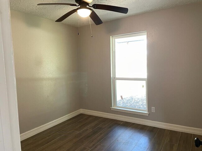Building Photo - 16910 Quail Glen Dr