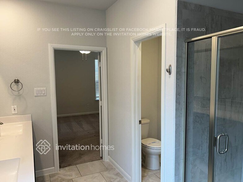 Building Photo - 2512 Candle Ln