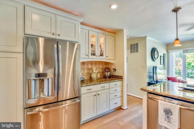 Building Photo - Experience elevated living in this beautifully renovated townhome nestled within the highly sough...
