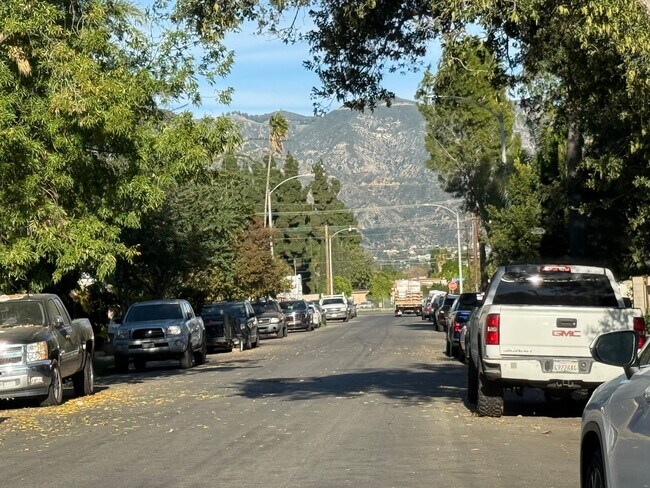 Building Photo - All solar new construction 3/3 house