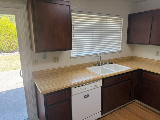 Building Photo - 2766 Applewood Dr