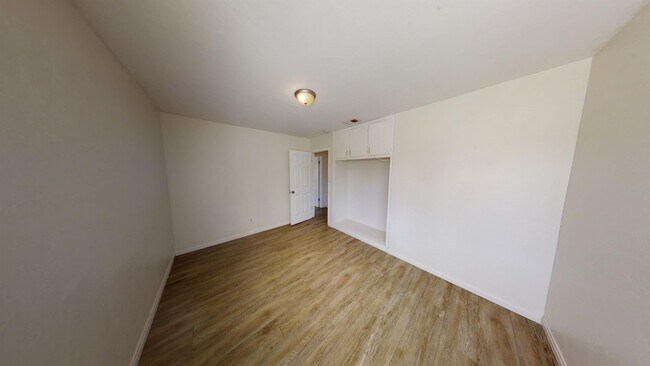 Building Photo - 5184 Ewing St