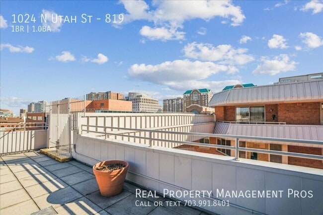 Building Photo - 1024 N Utah St