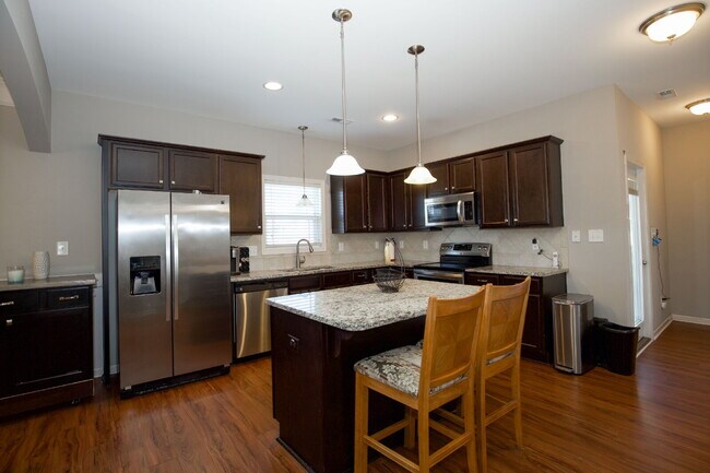 Building Photo - 3028 Helmsman Dr