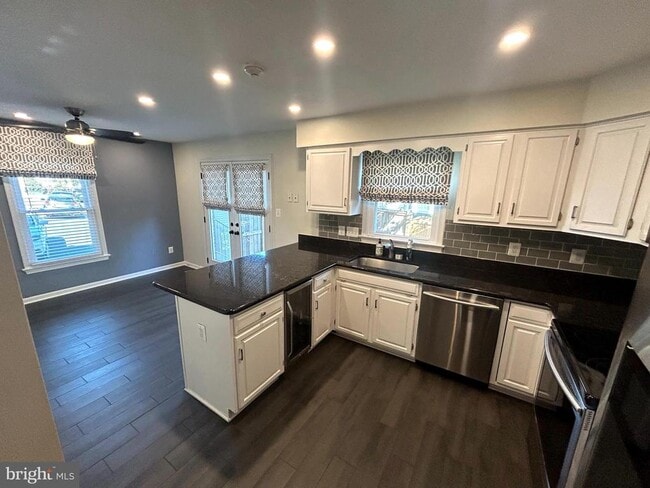 Building Photo - 4054 Norbeck Square Dr