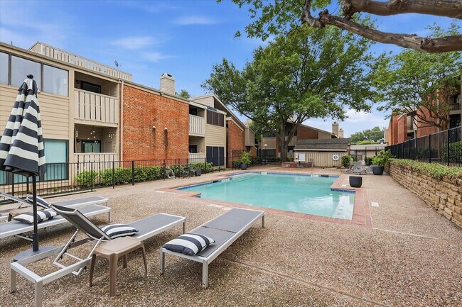 Building Photo - 9600 Royal Ln