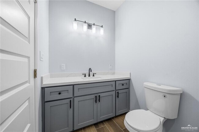 Building Photo - 14 Nominee St