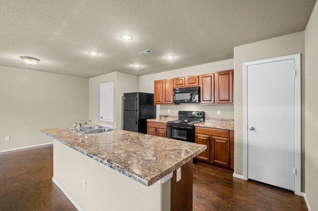 Building Photo - Beautiful and Spacious Home!