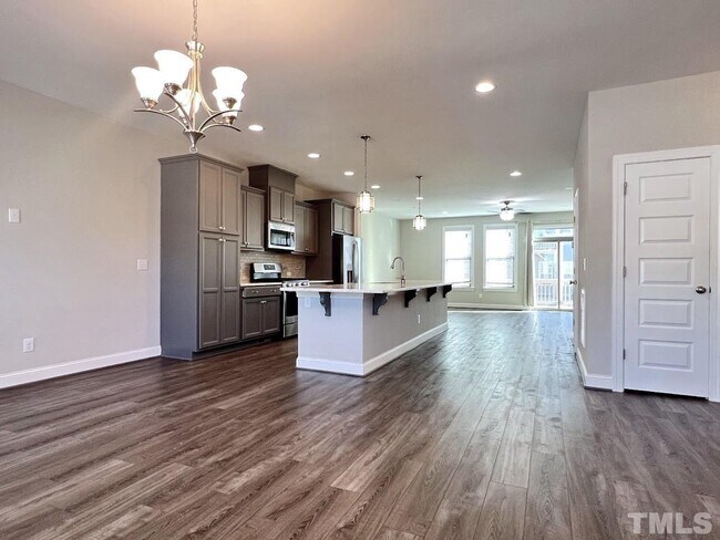 Building Photo - 4 Bedroom 3 Bath Townhome for Rent North S...