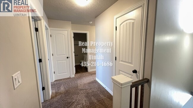 Building Photo - Cozy 3 Bedroom 2 1/2 Bath Condo