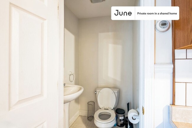 Building Photo - Private bedroom in 6 bed/2.5 bath Home
