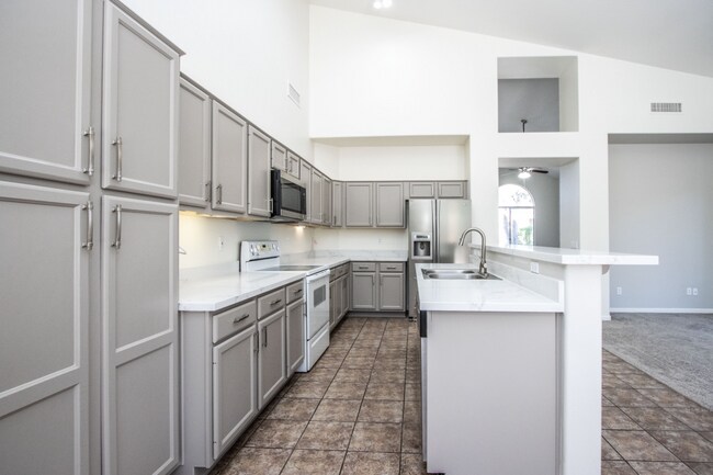 Building Photo - 4BR Total Remodel