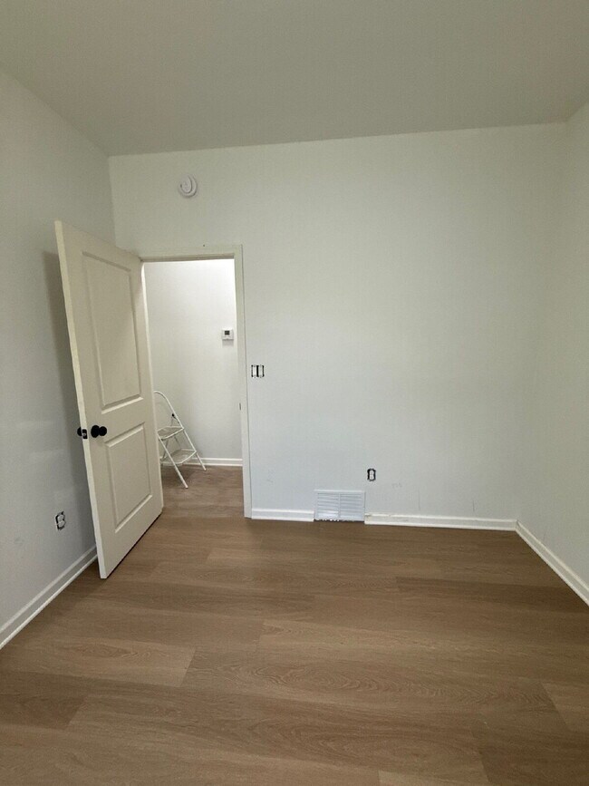 Building Photo - Fully Renovated Spacious 3BR in South Memphis – Section 8 Welcome