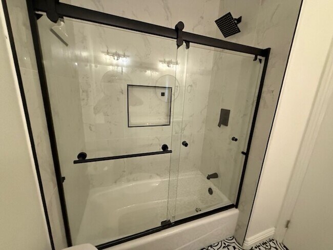 Building Photo - 2 bed 1.5 bath in Dakota Community in Wago...