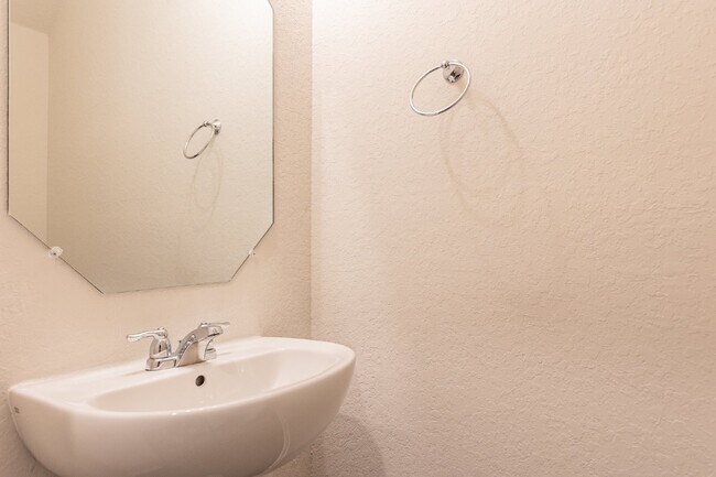 Building Photo - 6806 Prue Rd