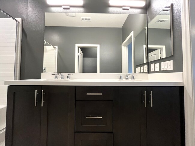 Building Photo - 3 bed, 2.5 bath located in Rancho Cucamonga!