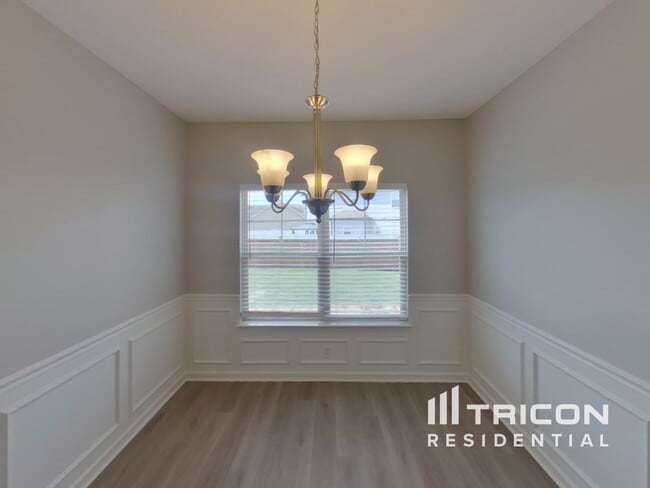 Building Photo - 3419 Tourmaline Dr