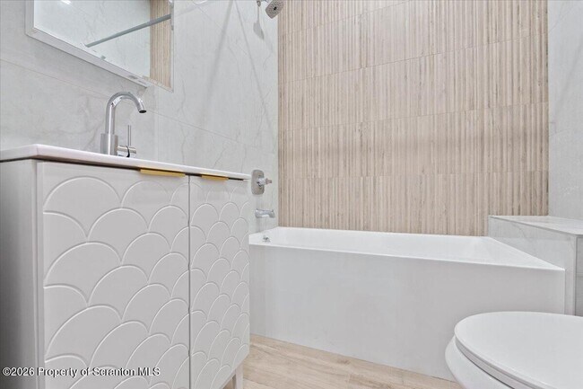 Building Photo - 840 Clay Ave