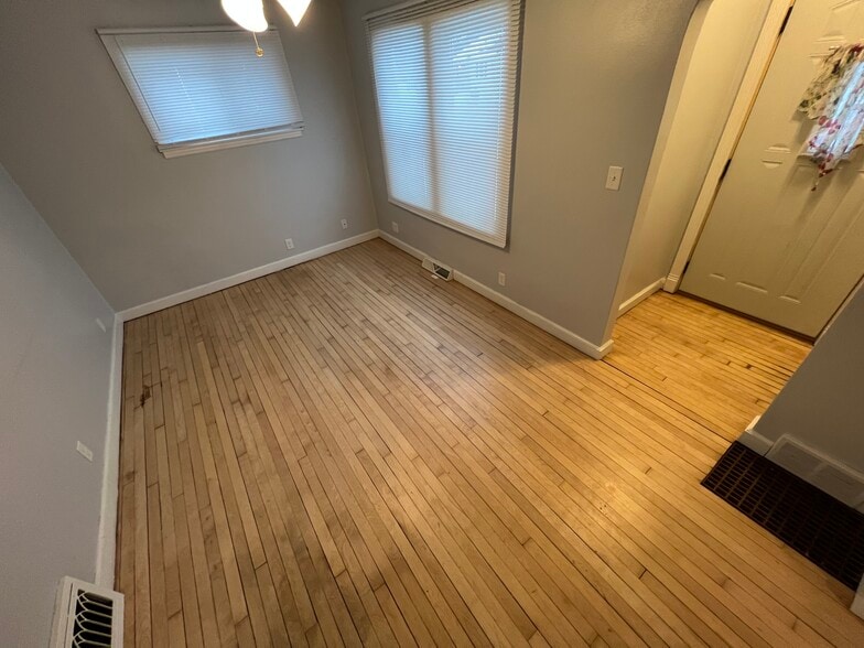 Building Photo - 828 S 9th Ave