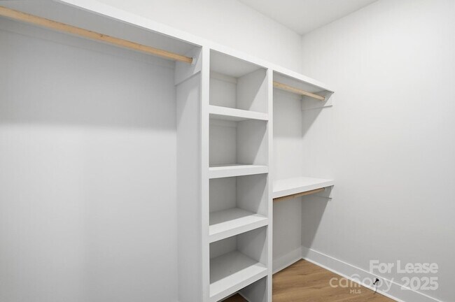 Building Photo - 1306 Carolyn Dr