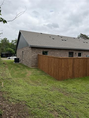 Building Photo - 1005 Granbury St