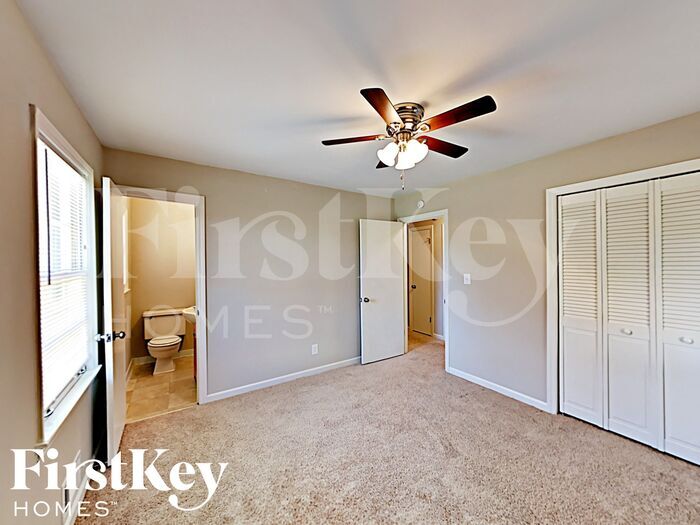 Building Photo - 2672 Lilac Dr