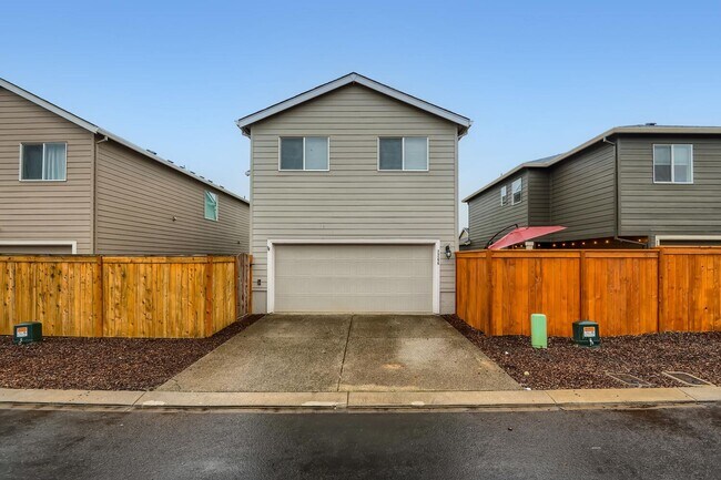 Building Photo - Beautiful Gresham Single-Family Home COMING SOON with a SPECIAL OFFER of $150 credit on your firs...