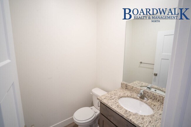 Building Photo - 440 1625 N