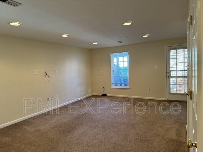 Building Photo - 12914 Woods View St