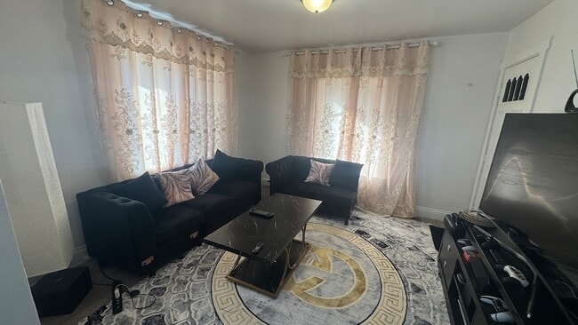 Building Photo - 2817 Gabriel Ave