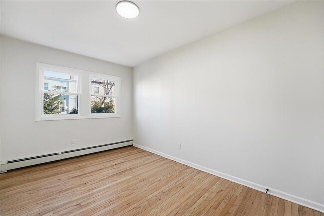 Building Photo - 212 Seaview Ave