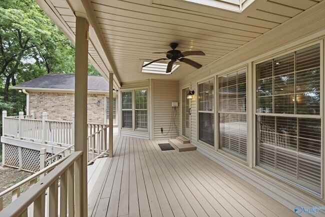 Building Photo - 815 Baylor Dr SE