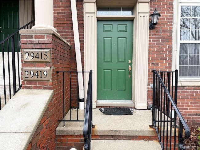 Building Photo - 29419 Glen Oaks Blvd E