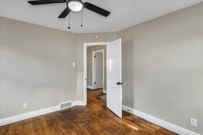 Building Photo - Section 8 Welcome !  Spacious 3 Br / 1 BA Home For Rent in Ferguson