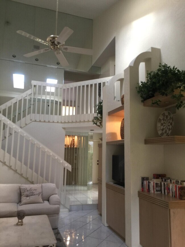 Building Photo - 7770 La Mirada Dr