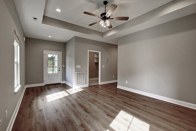 Building Photo - 2075 Haystack Cir