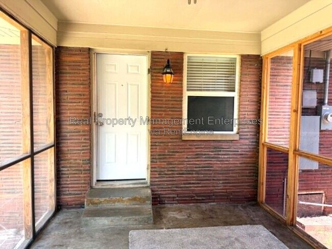 Building Photo - 2301 N Warren Ave
