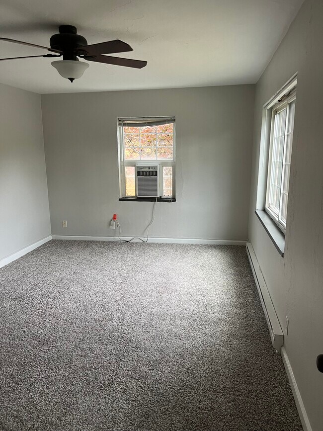 Building Photo - 539 Hadley Ave