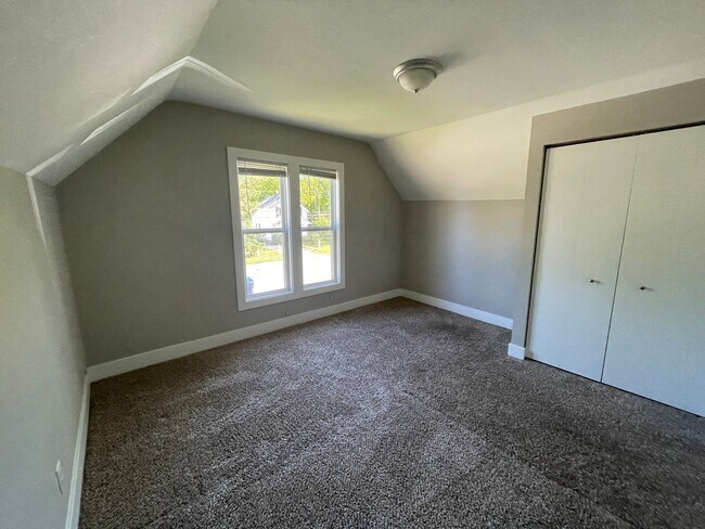 Building Photo - Classic Charm, Modern Comfort