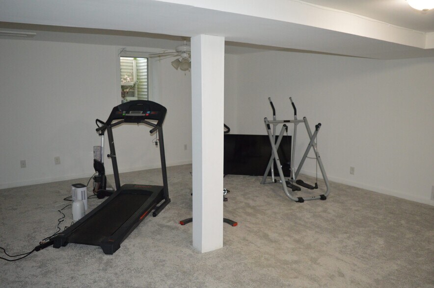 Building Photo - 7917 W Oakbrook Cir