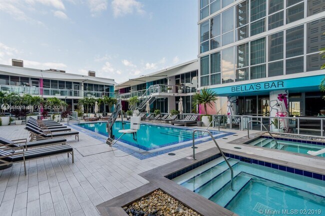 Building Photo - 1100 Biscayne Blvd