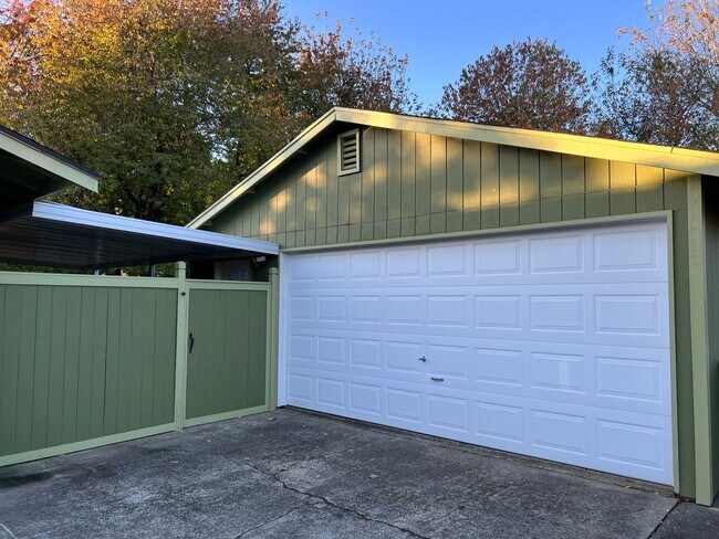 Building Photo - 2514 Blooms Ct SW