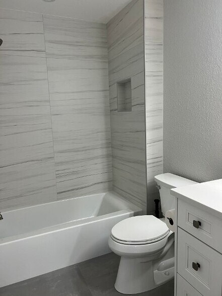 Building Photo - 3470 Pinewalk Dr N