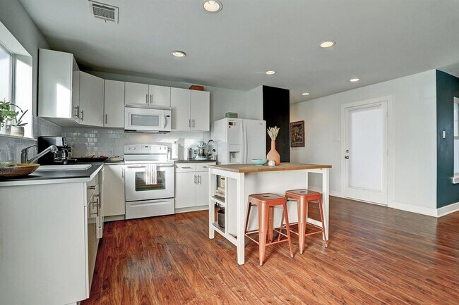 Building Photo - 1308 Ruthven St