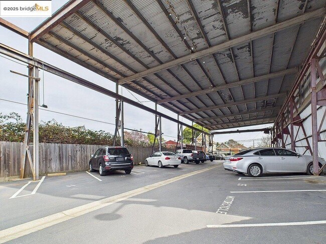 Building Photo - 3116 Adeline St
